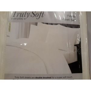 Truly Soft Everyday twin sheet set brand new in original packaging FITTED + FLAT